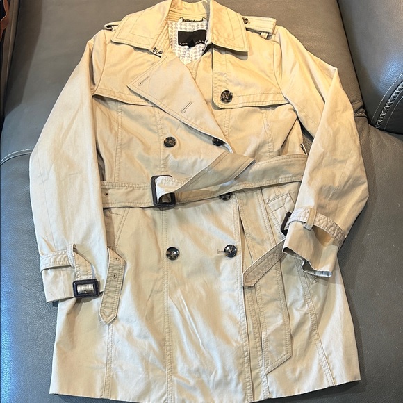 Banana Republic Tan Trench Coat, size XS. - Picture 1 of 9
